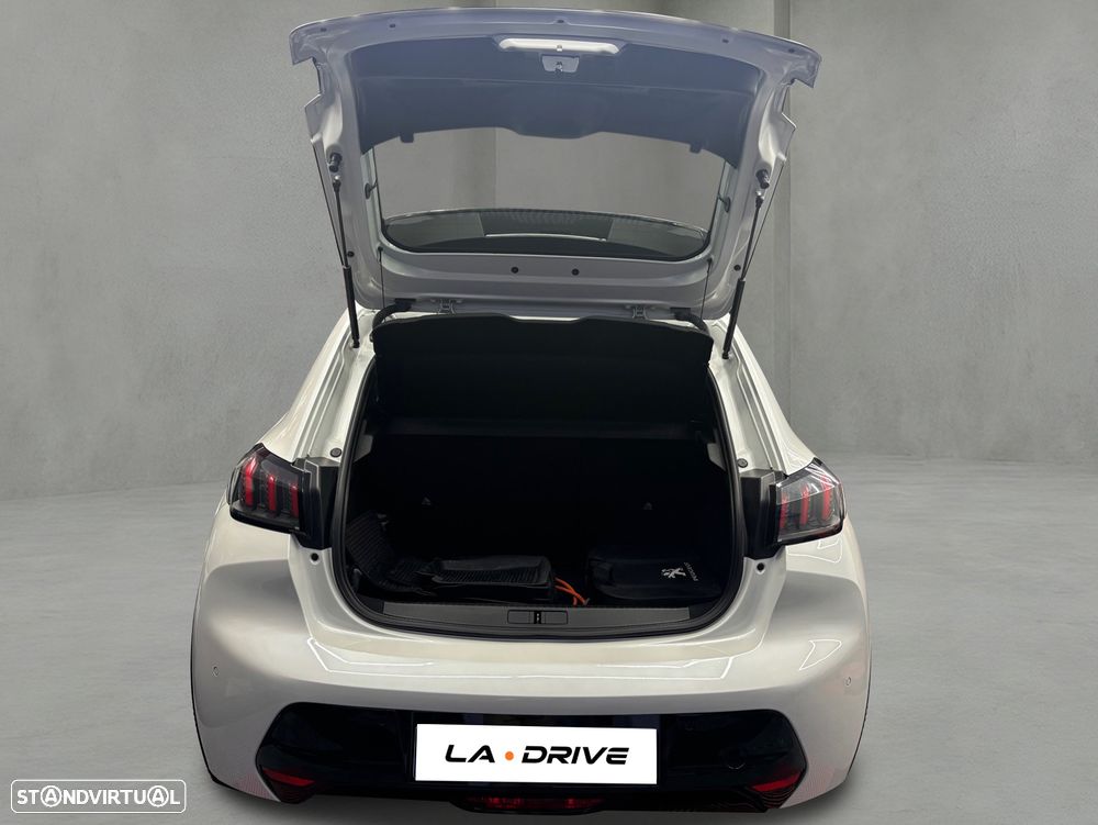 Peugeot e-208 - 11