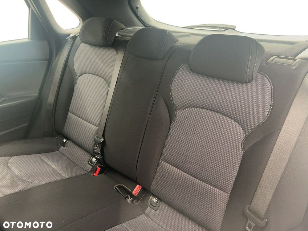 Hyundai i30 1.5 DPI Classic + - 12