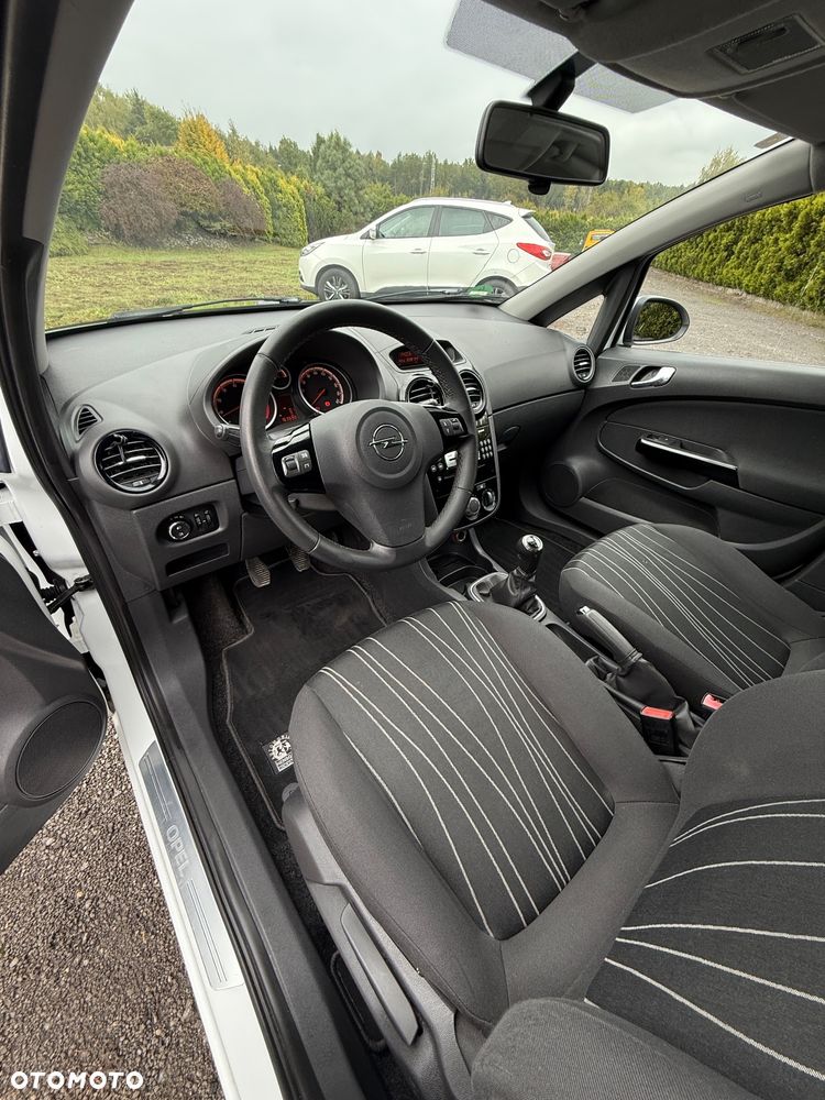 Opel Corsa 1.4 16V Cosmo - 7