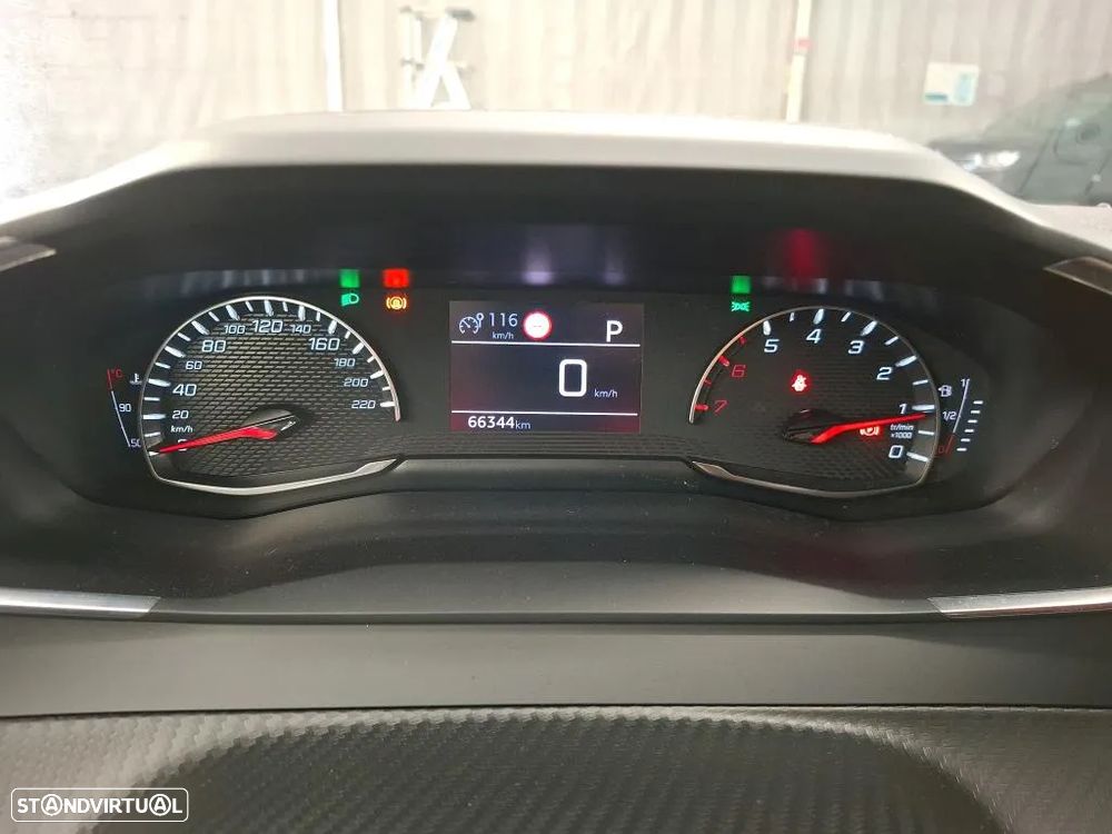 Peugeot 2008 1.2 PureTech Active Pack EAT8 - 8