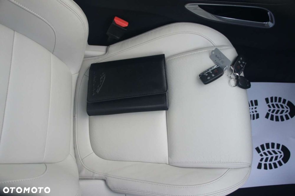 Jaguar F-Pace - 27