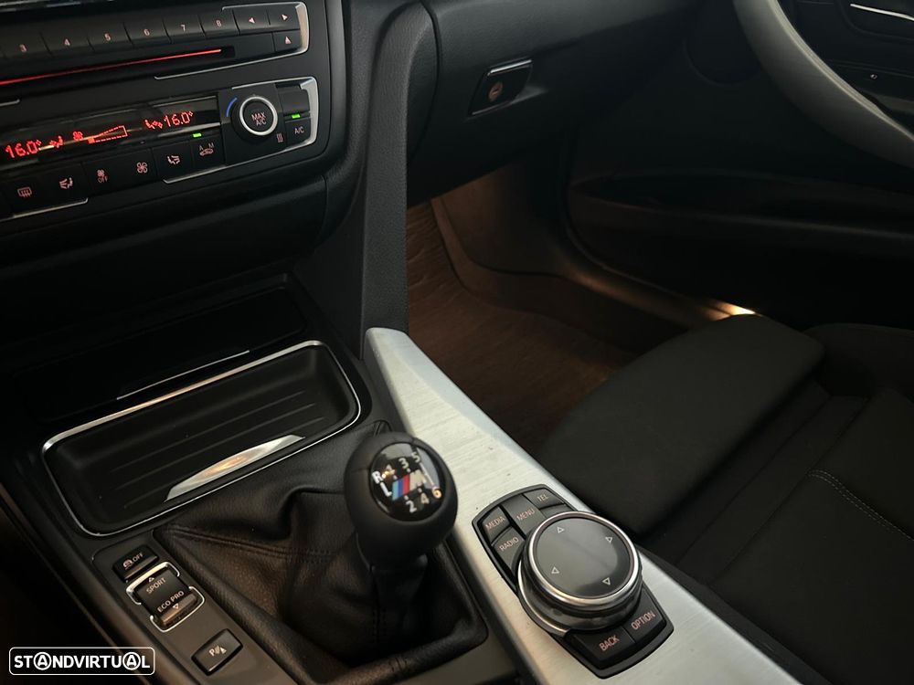 BMW 320 d Pack M - 27