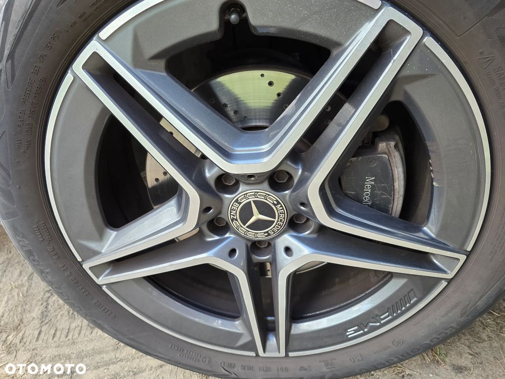 Mercedes-Benz GLA 200 d - 4