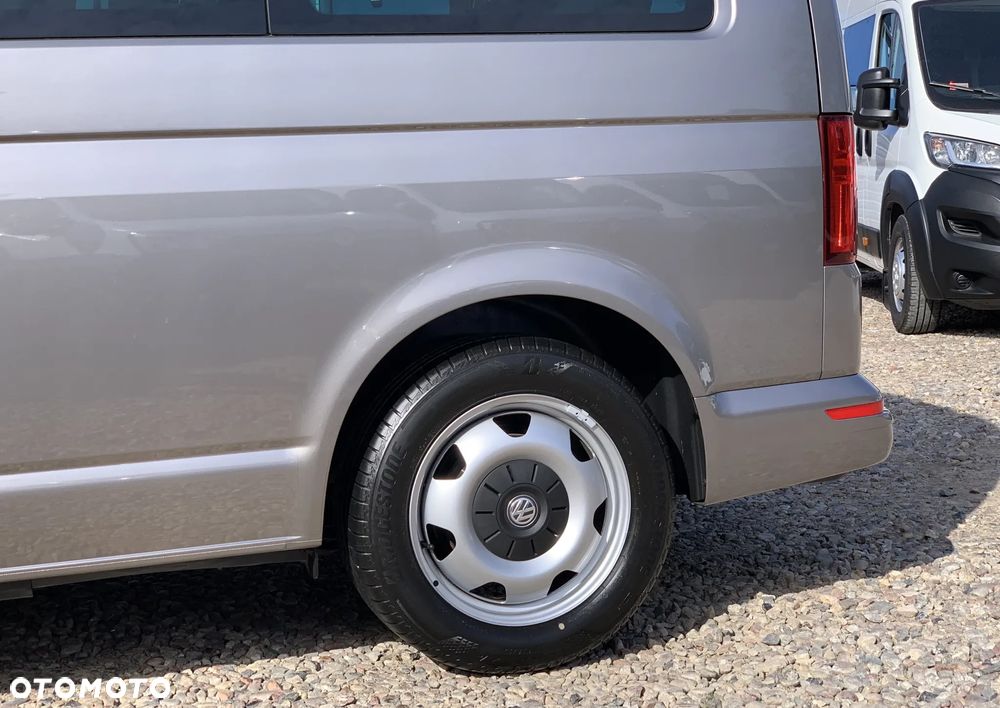 Volkswagen TRANSPORTER T6.1, DSG 4Motion, T6 4x4 plus reduktor napędów, Model BULLY MULTIVAN DELUX ORYGINAL, Światła LED, Fotele obracane kapitańskie, Dynamiczne zawieszenie komfortowe, 3 strefowa klimatyzacja, Felgi specjalne, Pakiet akustyczny, Stolik CAMPER - 13
