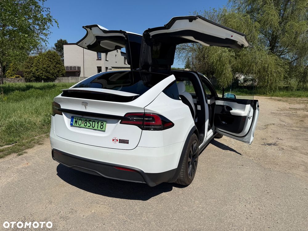 Tesla Model X - 9