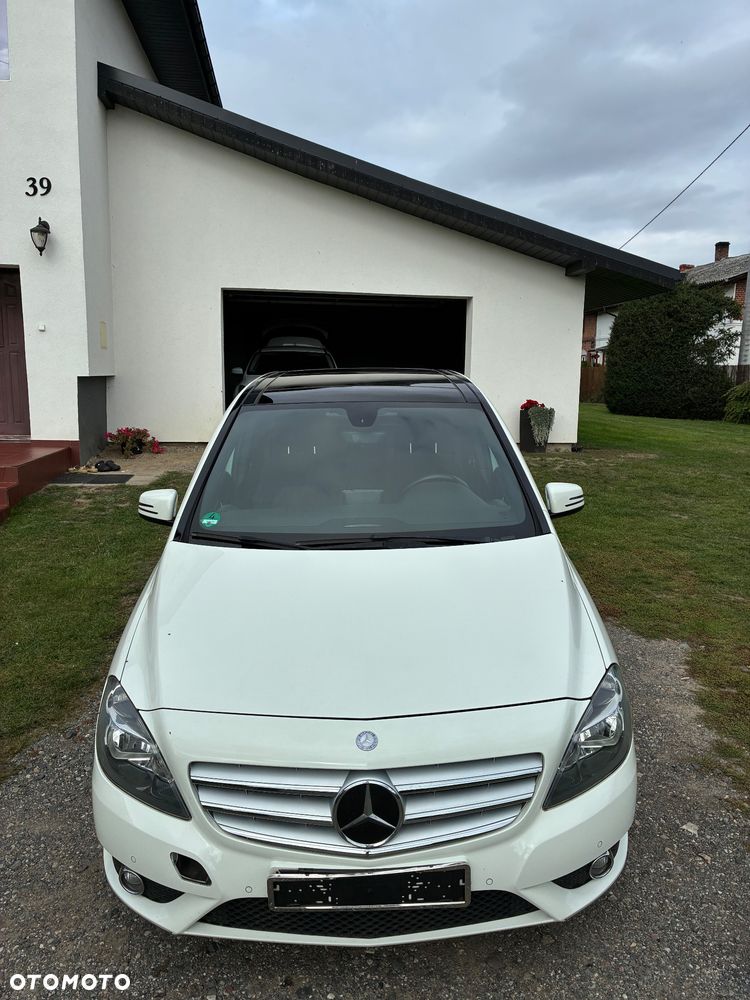 Mercedes-Benz B-Class 2011 photo 2