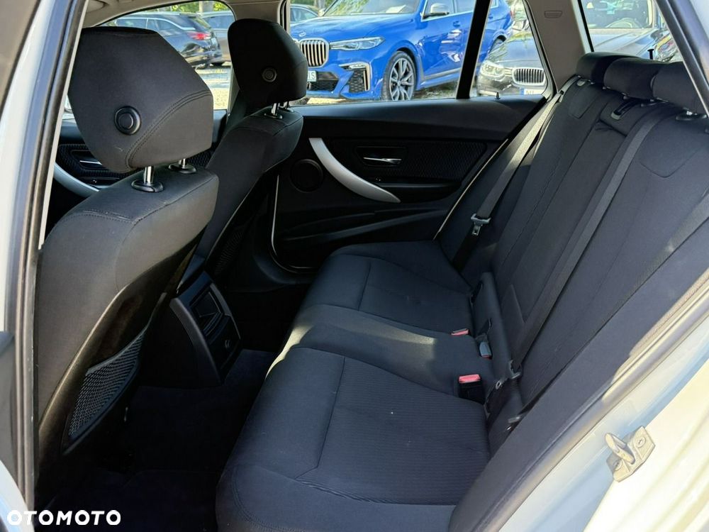 BMW Seria 3 318i GPF - 18