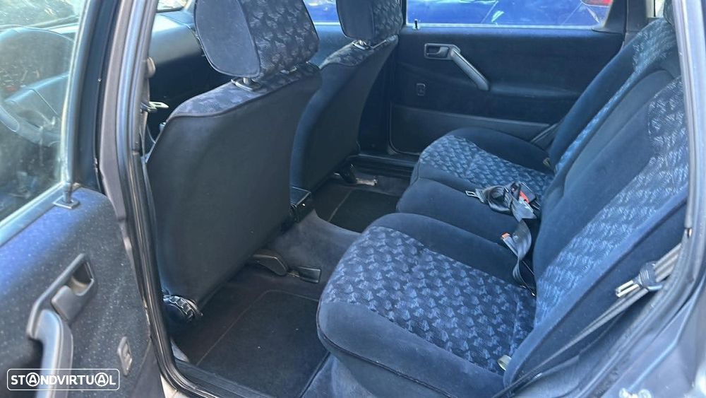 VW Passat Variant 1.6 TD Arriva - 11