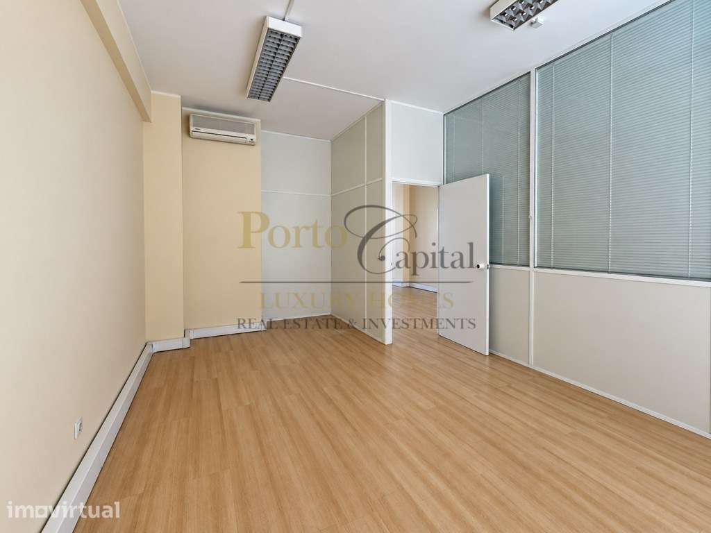 OPORTUNIDADE DE INVESTIMENTO EM MATOSINHOS | 90 M² + 25 M² DE LOGRA... - Grande imagem: 4/23
