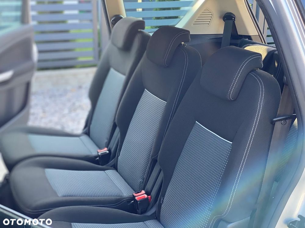 Ford S-Max - 31