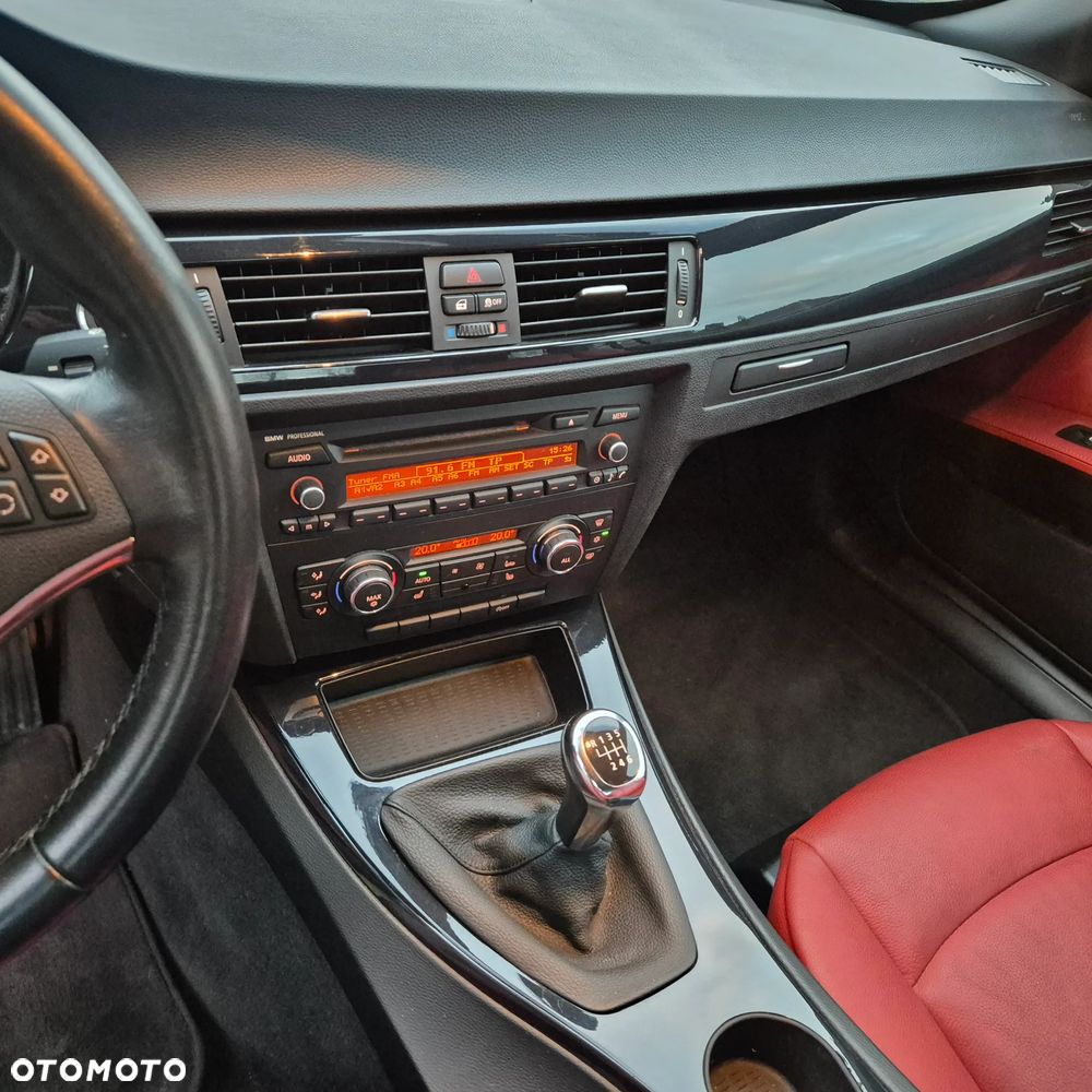 BMW Seria 3 320d Edition Exclusive - 17