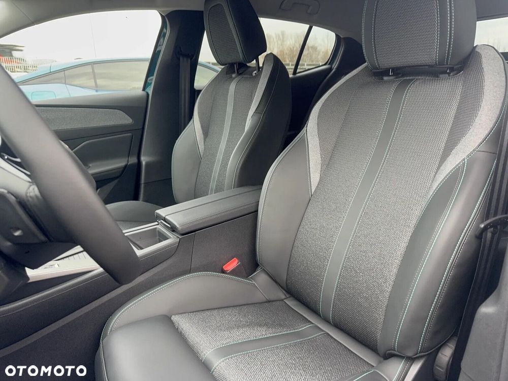 Peugeot 408 - 15