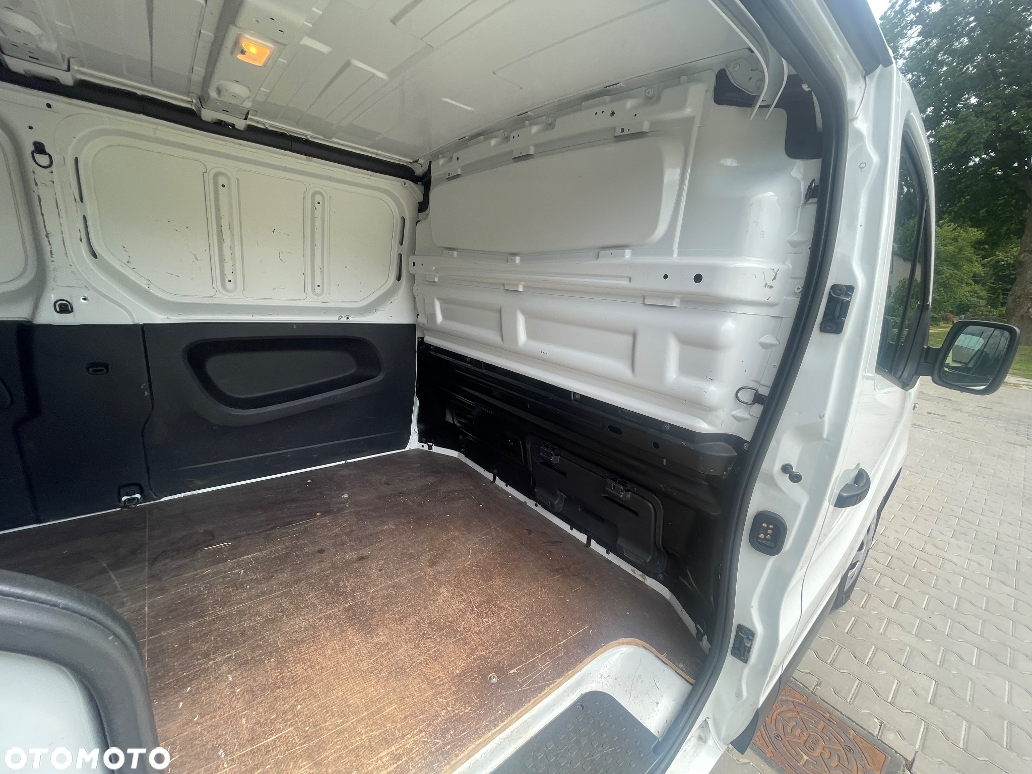 Nissan NV300 - 16