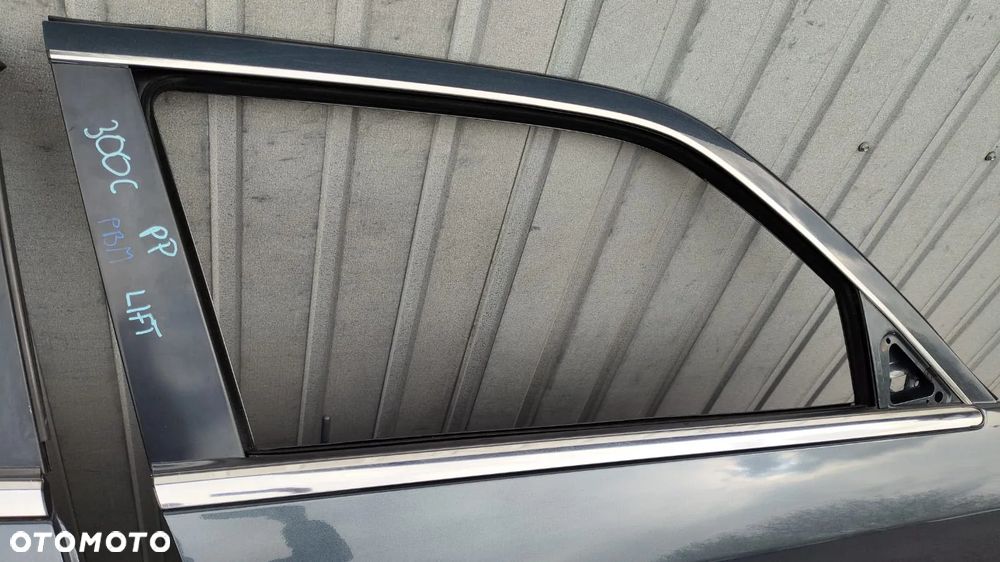 DRZWI PRAWY PRZÓD PRZEDNIE TYŁ TYLNE KOMPLETNE LISTWA KLAMKA KOLOR PBM KOMPLET CHRYSLER 300C LIFT EUROPA SEDAN KOMBI - 7