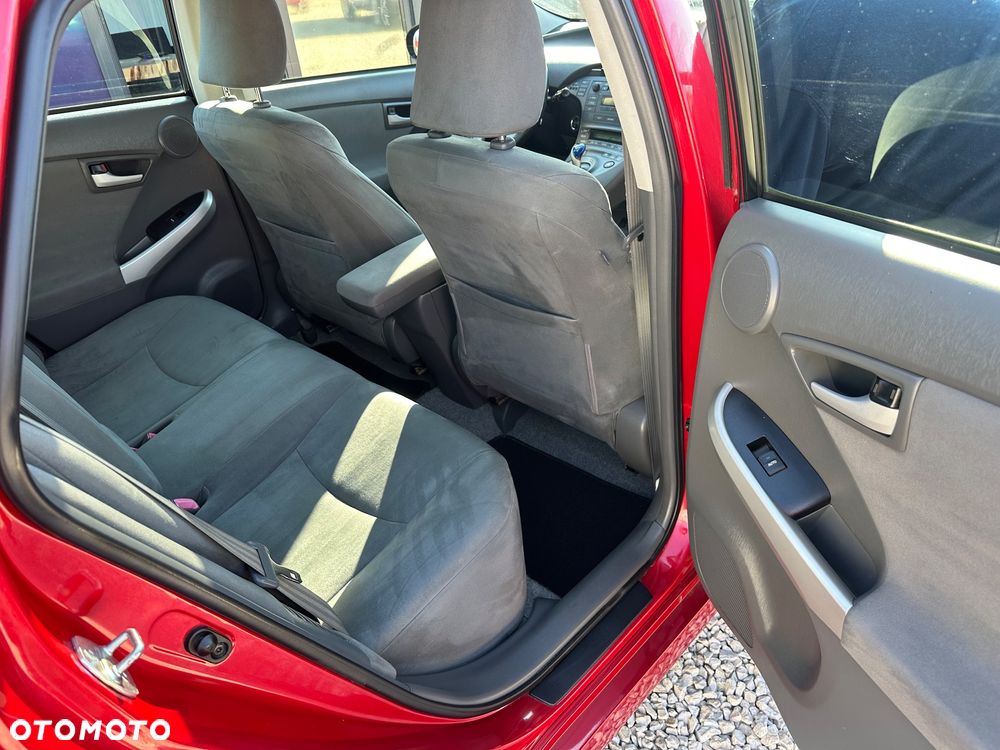 Toyota Prius (Hybrid) Executive - 17