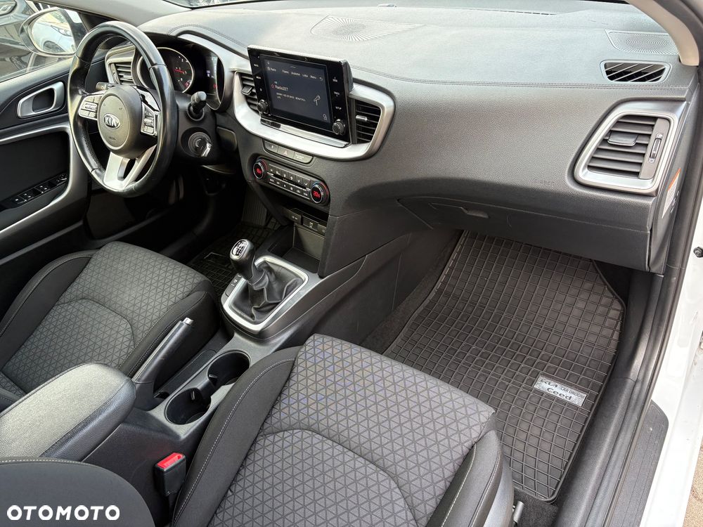 Kia Ceed - 14