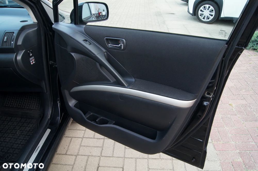 Toyota Corolla Verso 2.2 D-4D Sol Sport 7os - 26