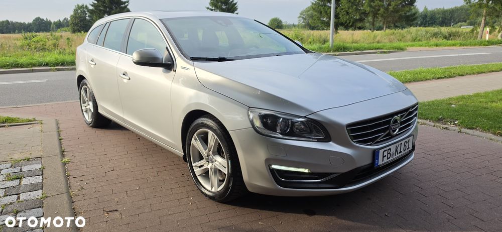 Volvo V60 D5 AWD R-Design Momentum - 4