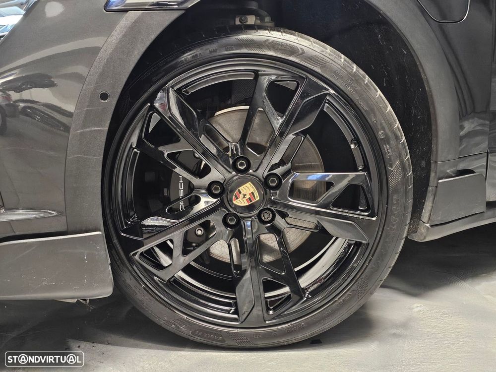 Porsche Taycan Cross Turismo 4 - 43