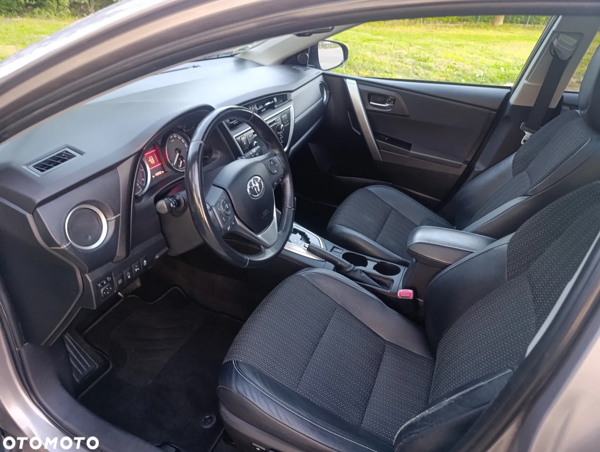 Toyota Auris 1.6 Valvematic Multidrive S Executive - 14