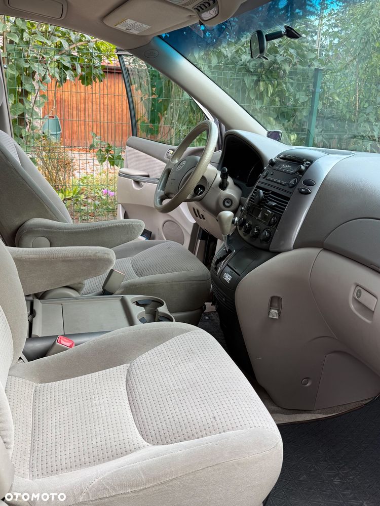 Toyota Sienna - 5