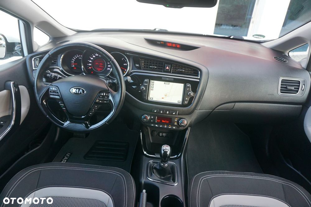 Kia Ceed 1.6 GDI Dream Team Edition - 19