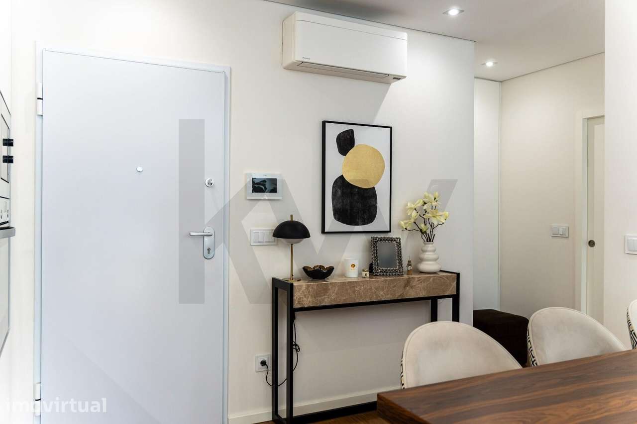 Apartamento T1+1 com varanda e lugar de garagem em Canidelo - Grande imagem: 2/26