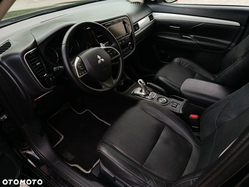 Mitsubishi Outlander 2.0 4WD Plus - 22