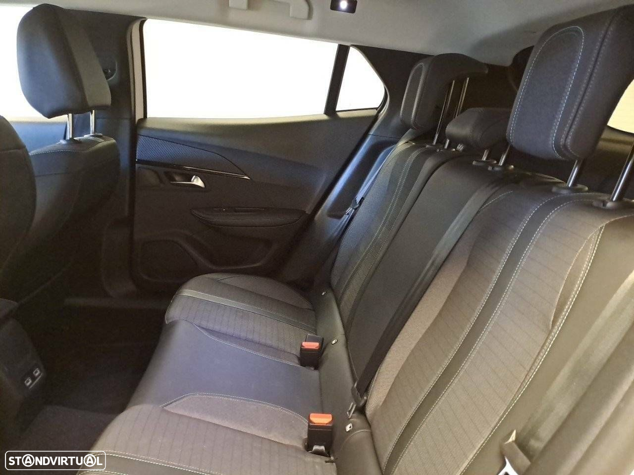 Peugeot 2008 1.2 PureTech Allure EAT8 - 10