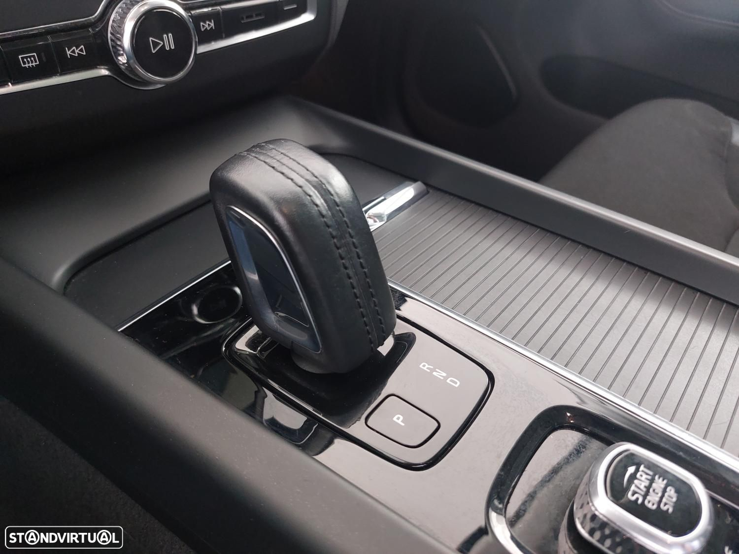 Volvo XC 60 2.0 T8 PHEV Momentum AWD - 39