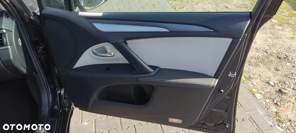 Toyota Avensis Touring Sports 1.8 Executive - 30