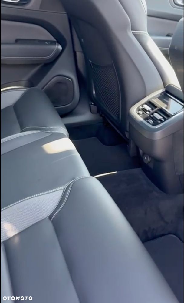 Volvo XC 60 B5 D AWD Ultimate Dark - 7