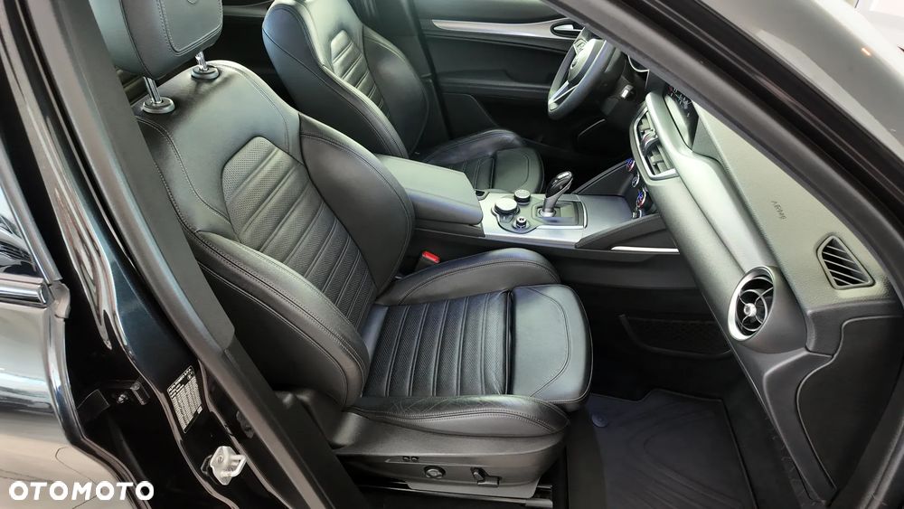 Alfa Romeo Stelvio 2.0 Turbo 16V AT8-Q4 Sprint - 18