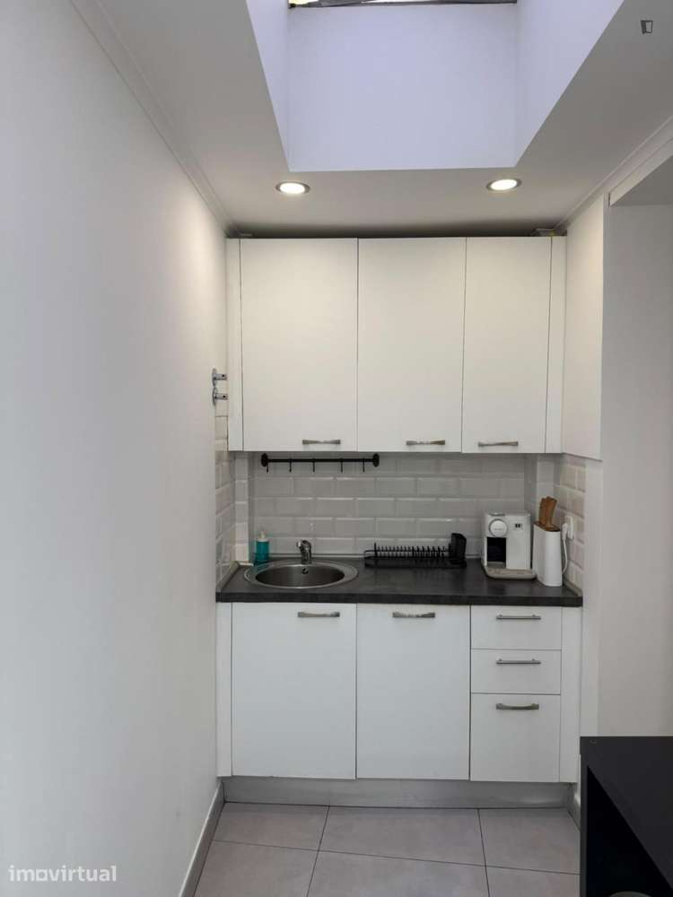 Quarto - localizado em Santos Lisbon - Grande imagem: 2/10