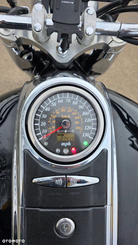 Suzuki Intruder - 10