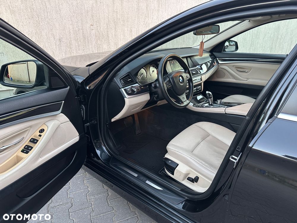 BMW Seria 5 525d Sport-Aut Modern Line - 20