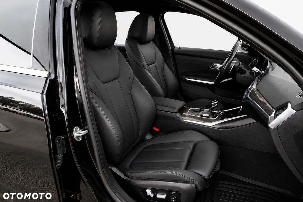 BMW Seria 3 330i - 14