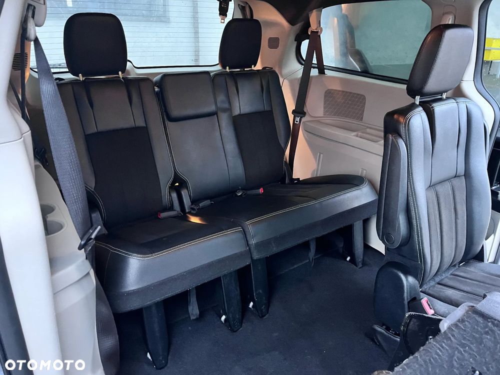 Dodge Grand Caravan - 9