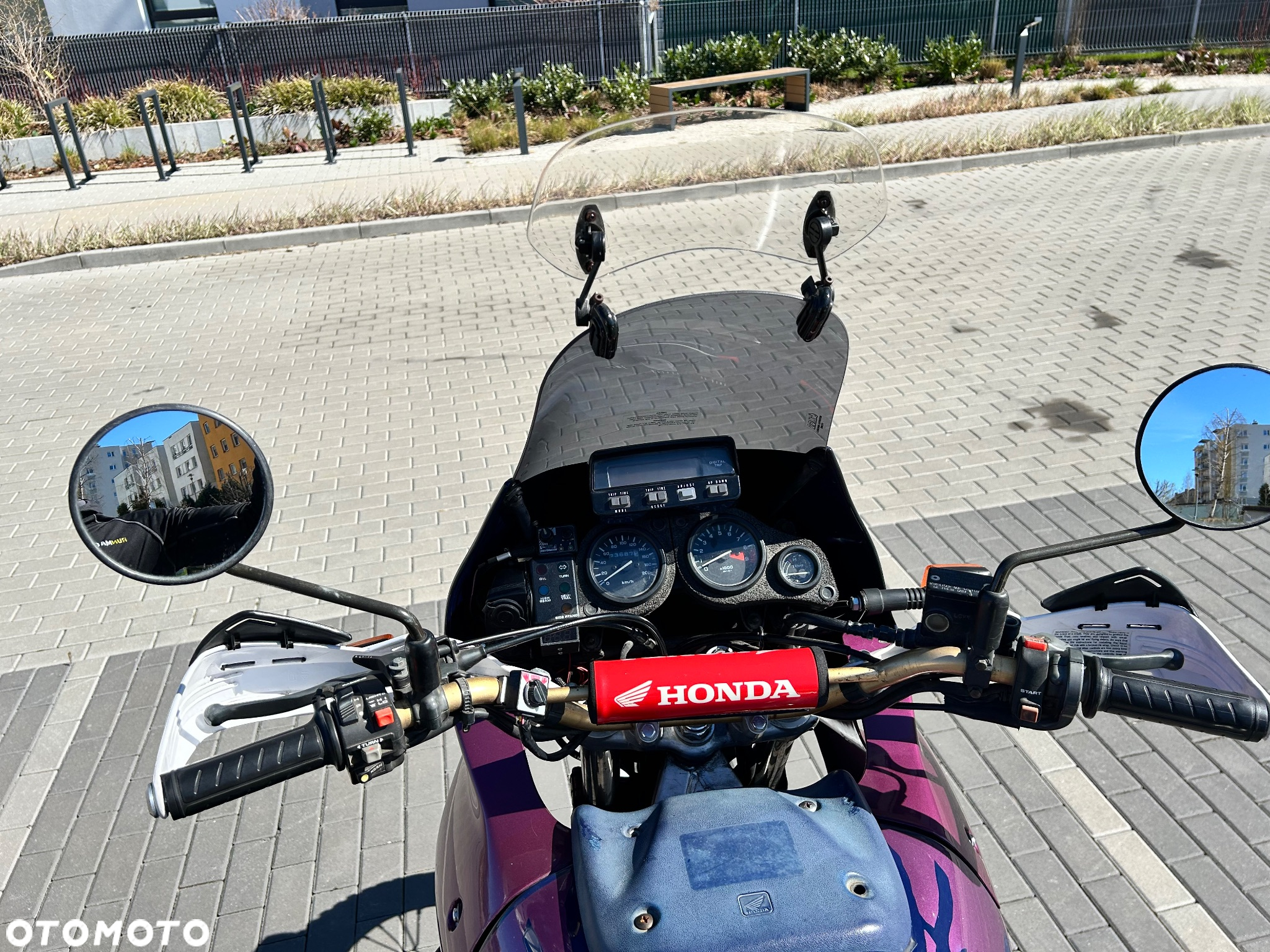 Honda XRV - 10