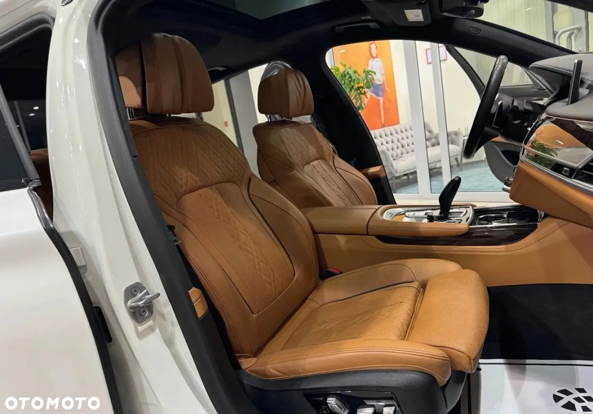 BMW Seria 7 750Li xDrive sport - 38
