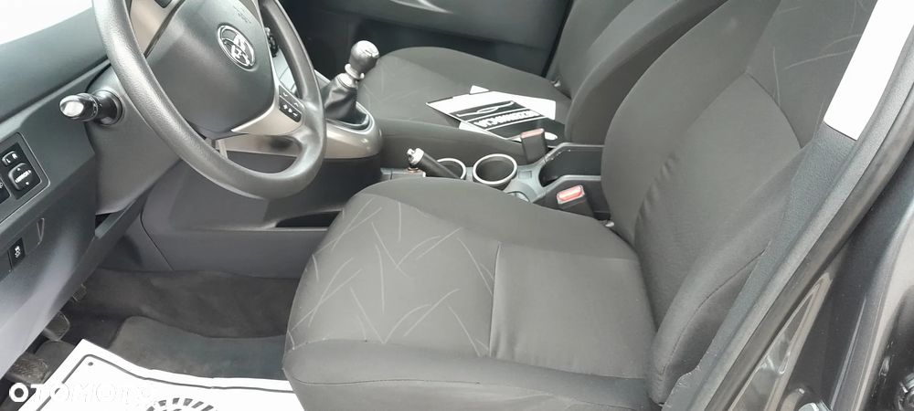 Toyota Verso 2.0 D-4D Edition - 24