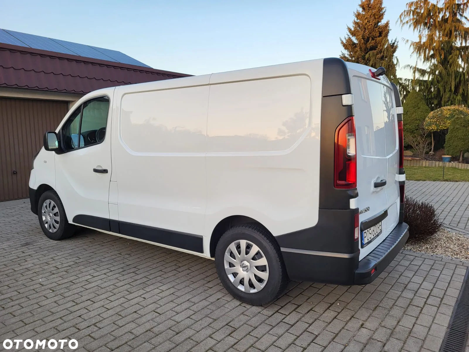 Nissan NV. 300 - 7