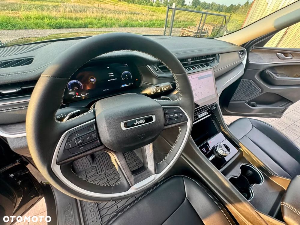 Jeep Grand Cherokee - 12