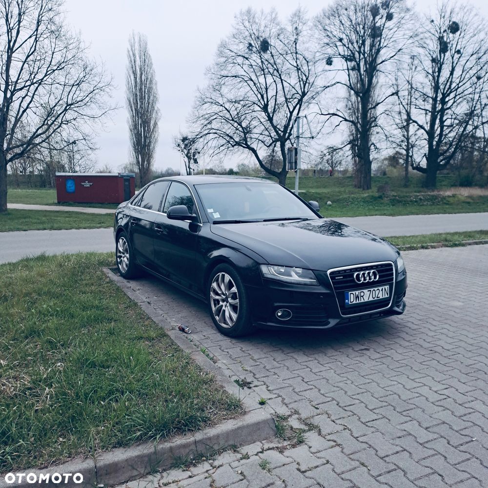 Audi A4 Limousine - 1