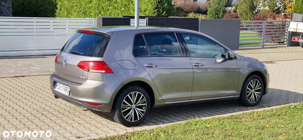 Volkswagen Golf - 2