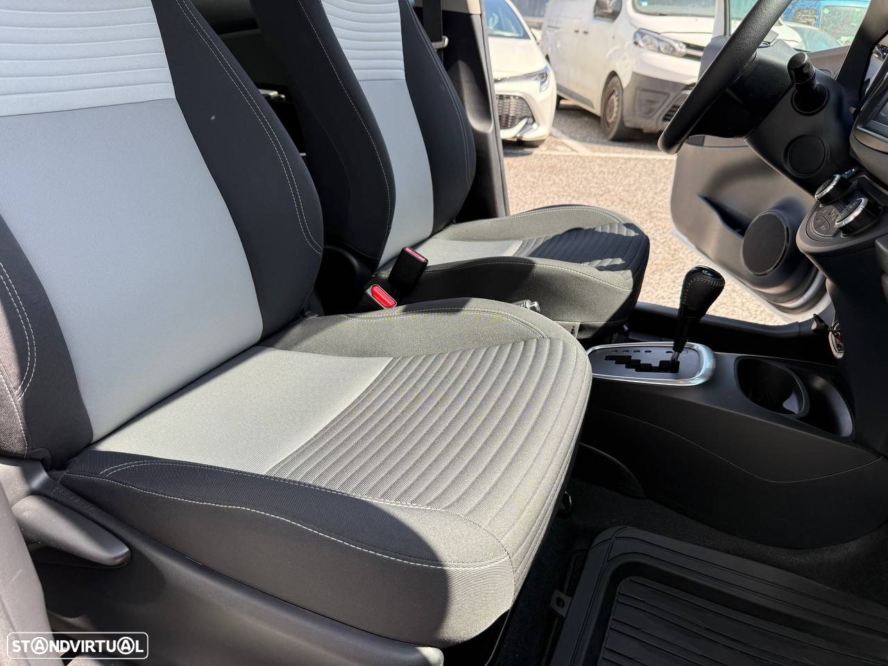 Toyota Yaris 1.5 HDF Premier Edition - 16