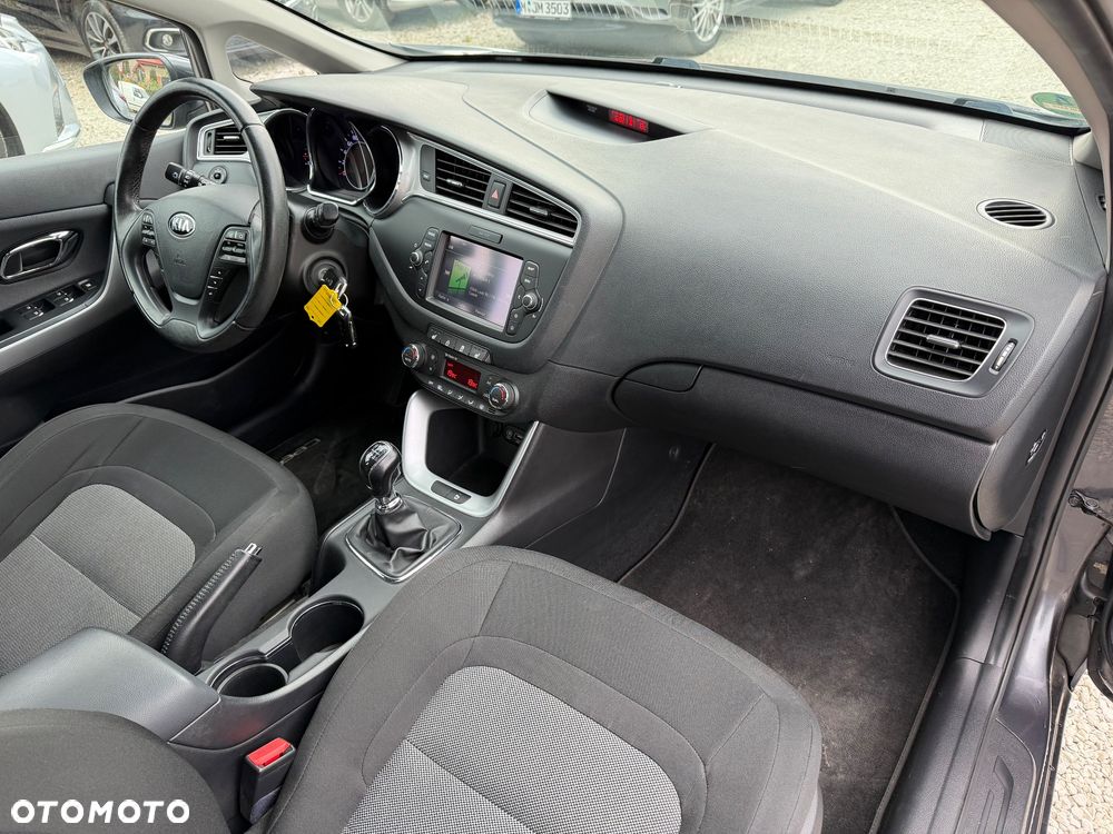 Kia Ceed 1.6 CRDi 136 ISG Dream-Team Edition - 39