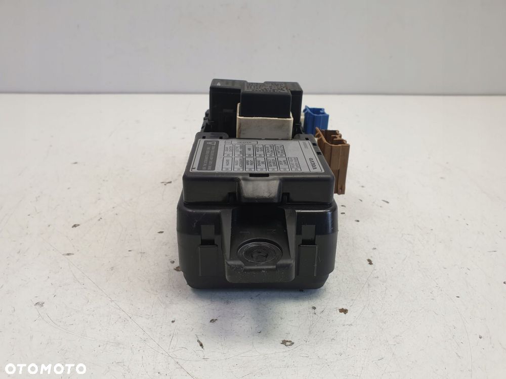 Volvo S40 V40 lift 1.9 D SKRZYNKA BEZPIECZNIKÓW - 10
