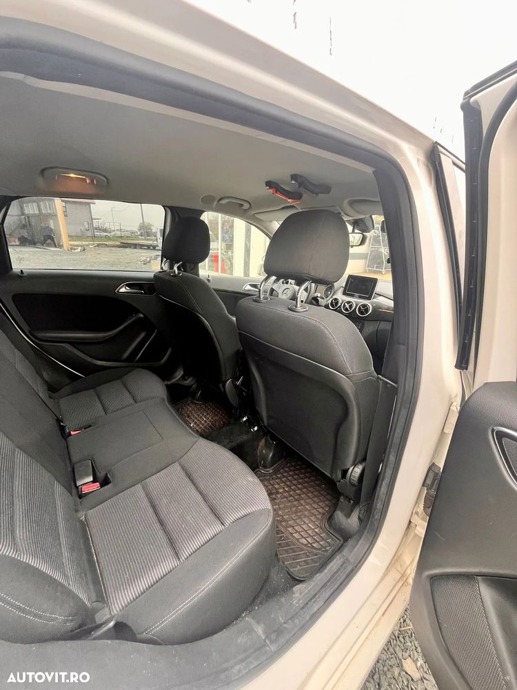 Mercedes-Benz B 220 - 16