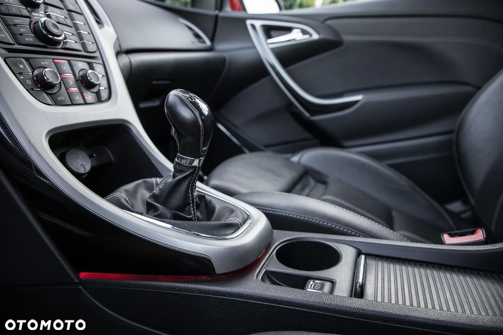 Opel Astra 1.6 Turbo Cosmo - 25
